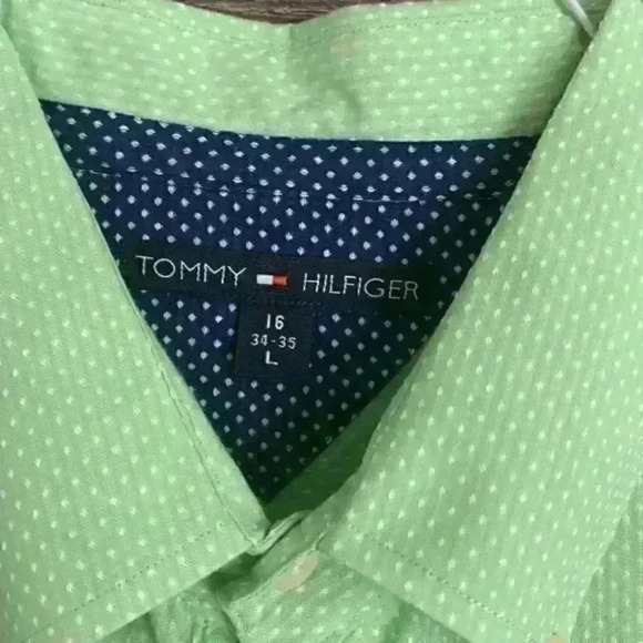 Tommy Hilfiger button down EUC - Picture 4 of 5